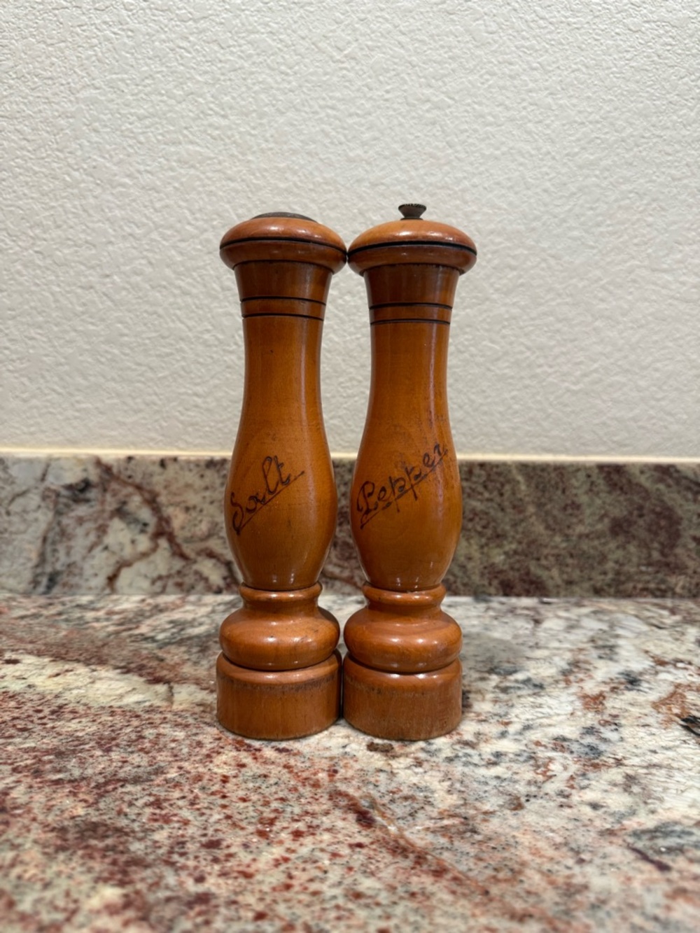 Vintage Wooden Salt and Pepper Mill Set - Honey Brown
